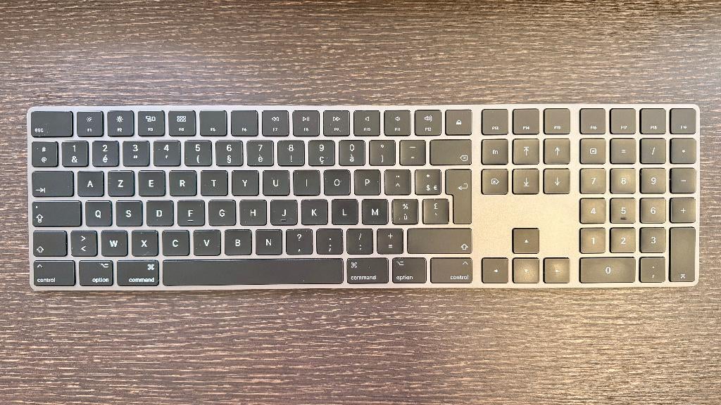 Apple Magic Keyboard Space Gray zeldzaam, Computers en Software, Toetsenborden, Gebruikt, Azerty, Draadloos, Multimediatoetsen