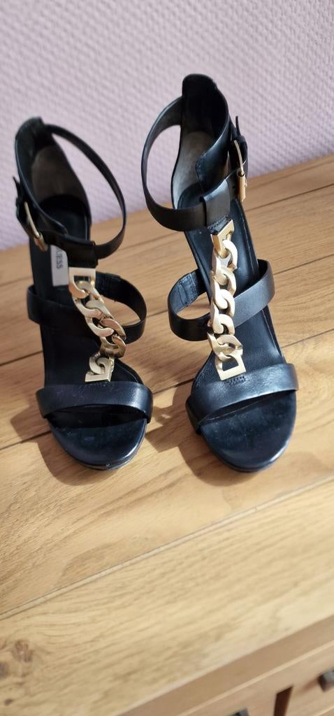 Chaussure guess 11 cm, Enlèvement ou Envoi