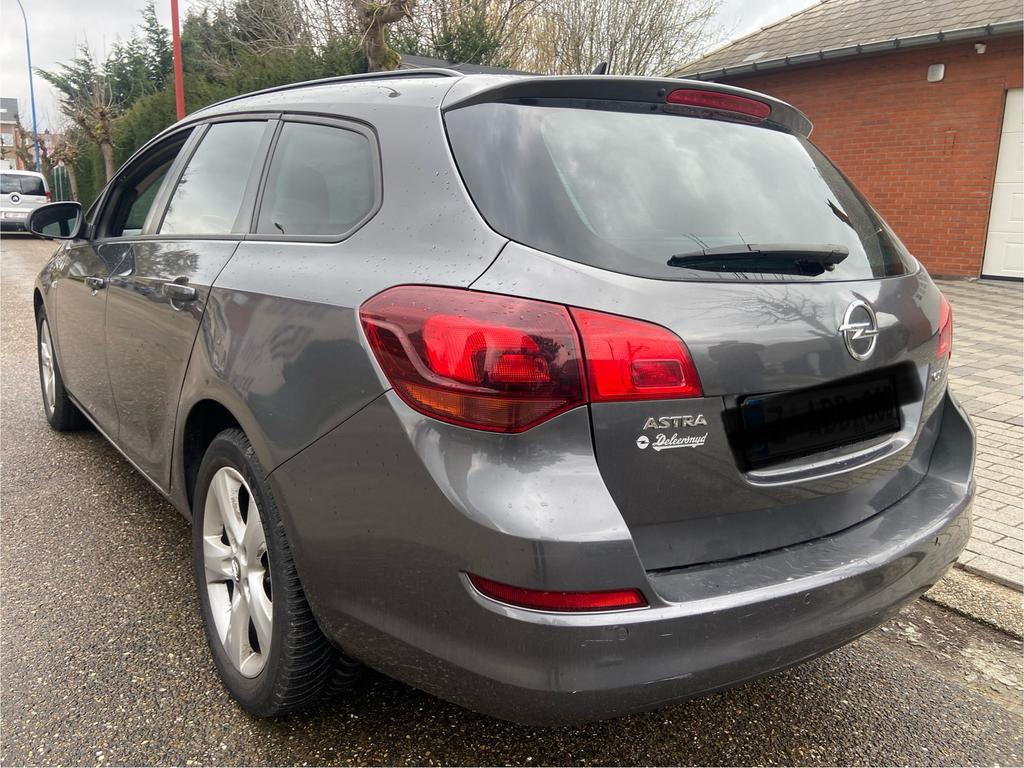 Opel astra 1.7 diesel €5 de 2011 202500 km, Voorwielaandrijving, Euro 5, Stof, Zwart