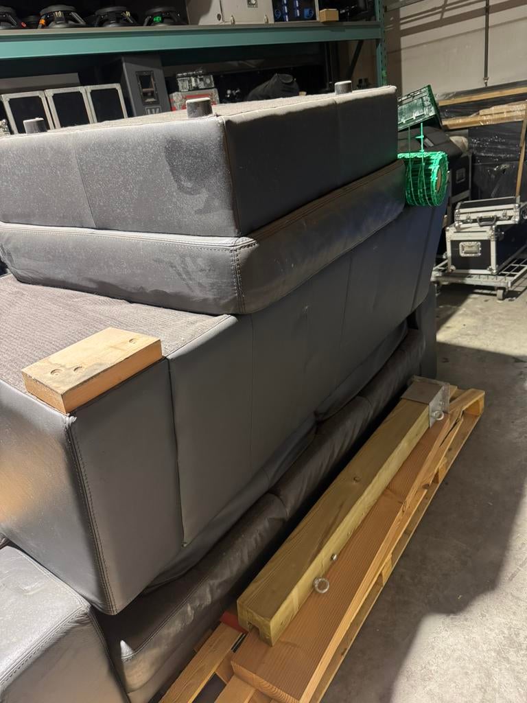 Lederen driezit en tweezit + poef, Ophalen, Zo goed als nieuw