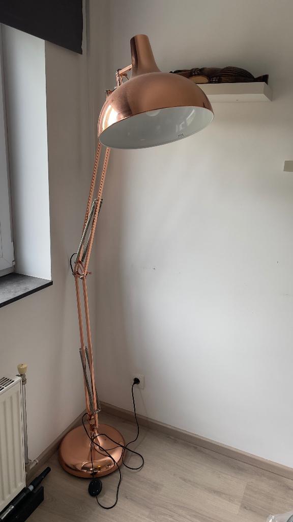 Lamp koperkleur roze - Eglo - vloerlamp in perfecte staat, Huis en Inrichting, Lampen | Vloerlampen, Zo goed als nieuw, 150 tot 200 cm