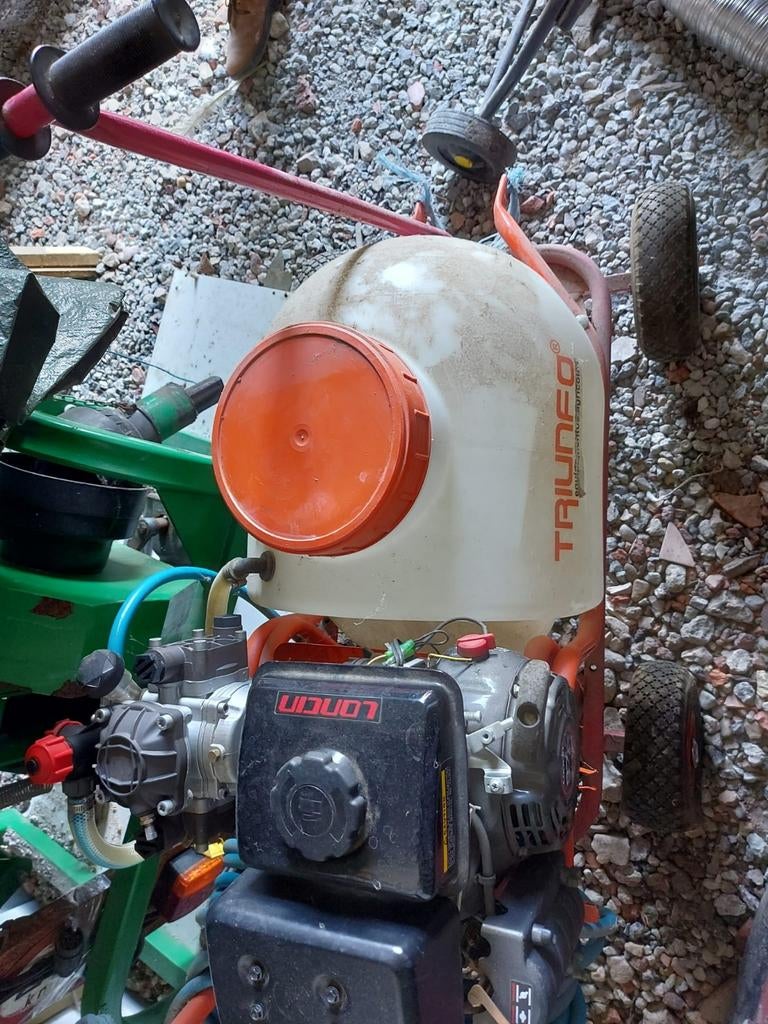 Triunfo spuit met motor, vat en darm, Ophalen