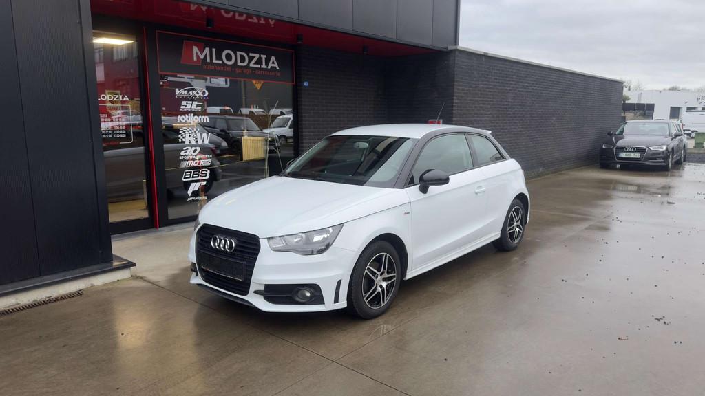 Audi A1 S line 1.6 TDi (bj 2014), Auto's, Audi, Voorwielaandrijving, Stof, Zwart, 4 cilinders