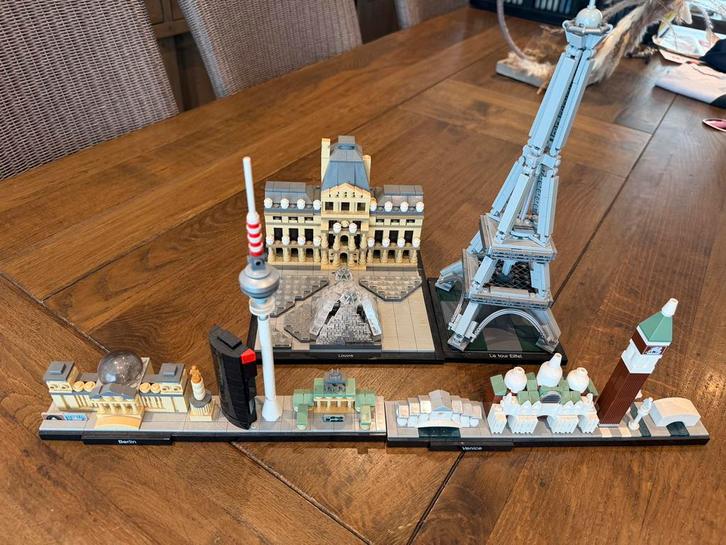 LEGO architecture set  (Louvre, Eiffel, Venice, Berlin), Enfants & Bébés, Jouets | Duplo & Lego, Utilisé, Lego, Ensemble complet