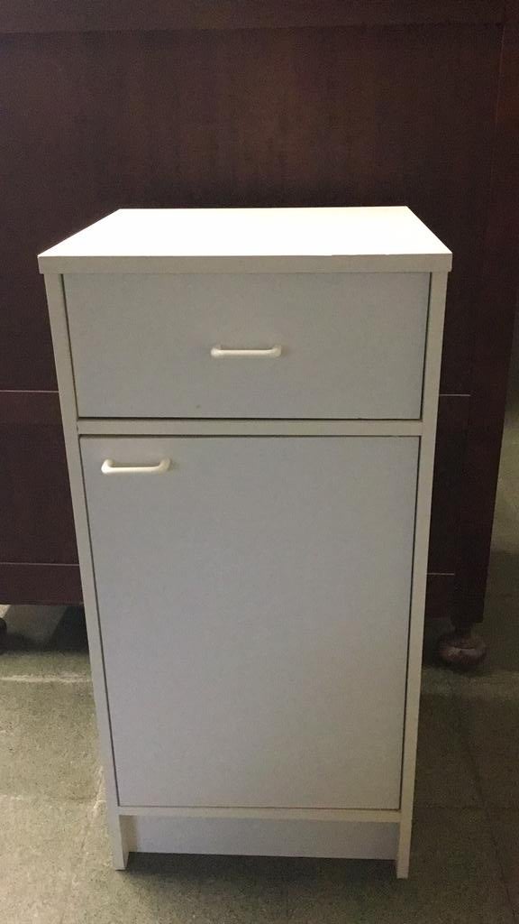 Kastje voor badkamer, Ophalen, Gebruikt