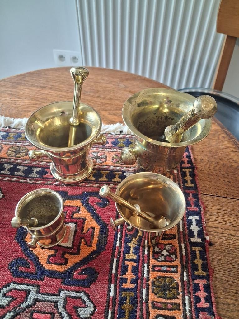 4 mooie koperen vijzels, Ophalen