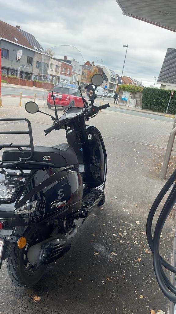 Gts Toscana 2025 3500km, Vélos & Vélomoteurs, Vélomoteurs & Scooters bridés, Autres marques, Enlèvement, Utilisé, Essence