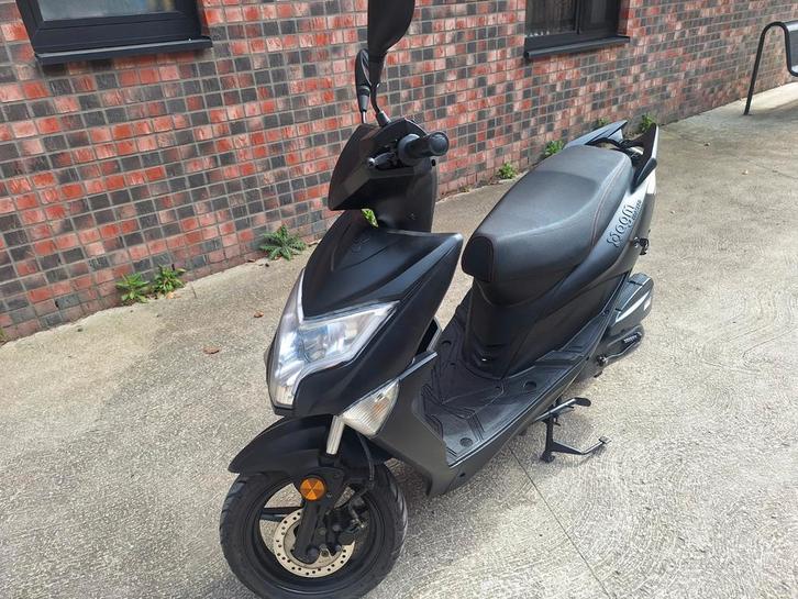 Te koop.
Agmbrash50.
A-klasse 25km zonder rijbewijs., Vélos & Vélomoteurs, Scooters | Kymco, Essence, Enlèvement ou Envoi