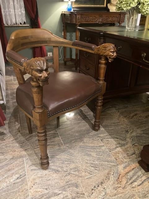 antieke bureaustoel uitgesneden hout leeuwenkoppen., Antiquités & Art, Antiquités | Bureau & Affaires, Enlèvement