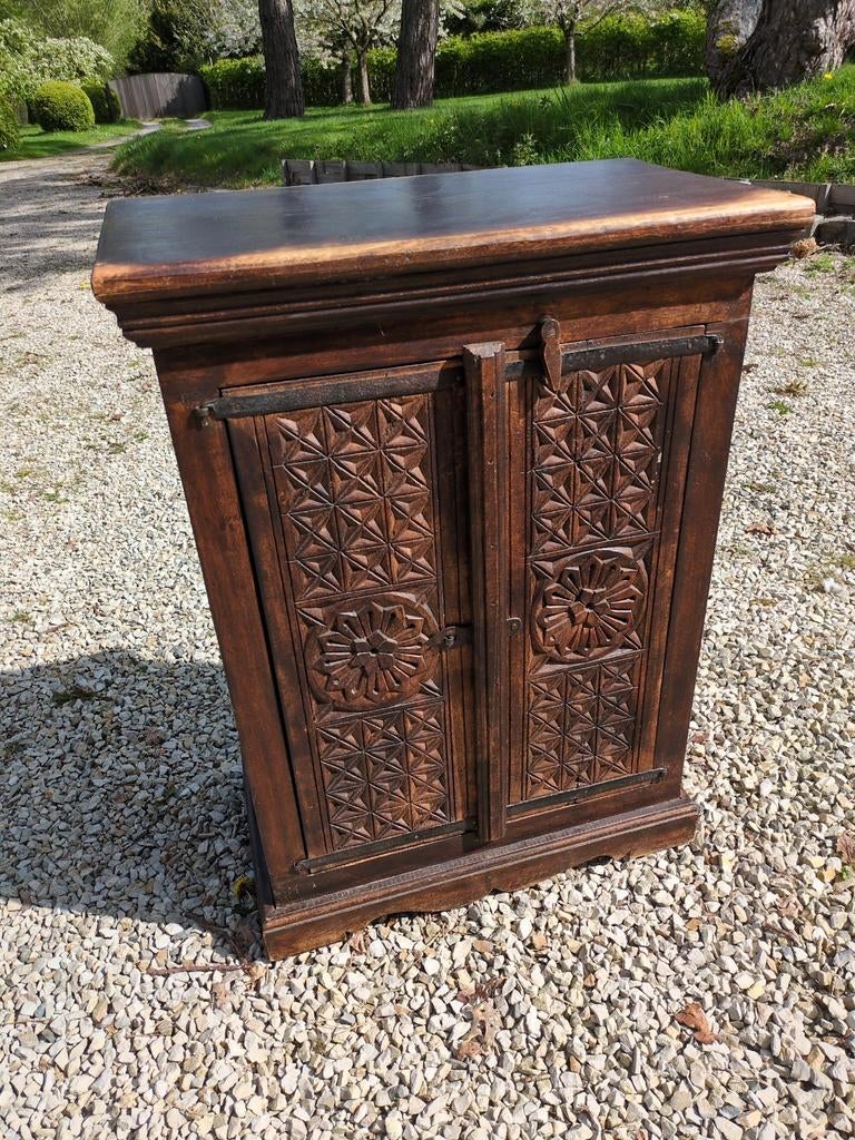 Petit meuble néo gothique, Antiquités & Art, Enlèvement