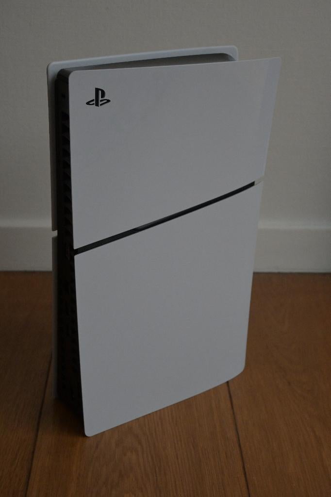 PS5 Slim Disc Edition 1TB + Games, Games en Spelcomputers, Spelcomputers | Sony PlayStation 5, Zo goed als nieuw, Playstation 5