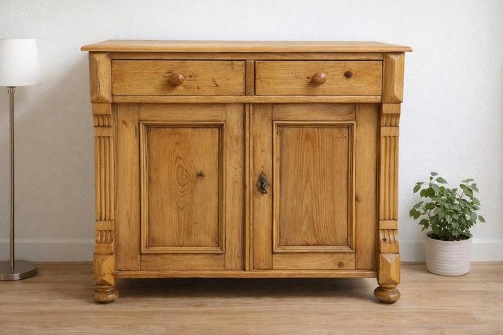 Charmant meuble ancien en bois massif, Maison & Meubles, Armoires | Dressoirs, Enlèvement