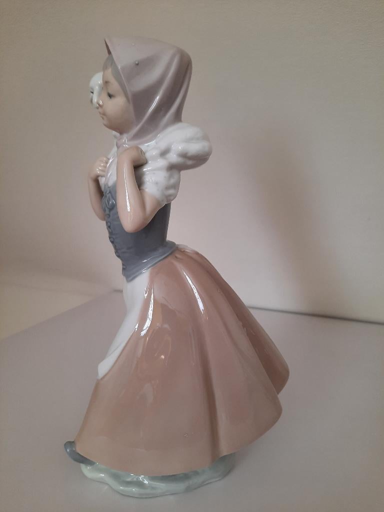 Beeldje van het merk NAO, Verzamelen, Ophalen, Zo goed als nieuw