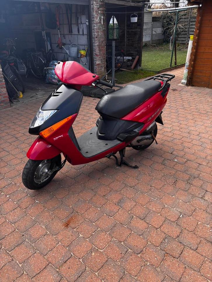Honda lead 102cc, Fietsen en Brommers, Scooters | Peugeot, Gebruikt, Overige modellen, Ophalen