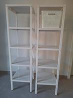 Twee houten rekjes, Ophalen