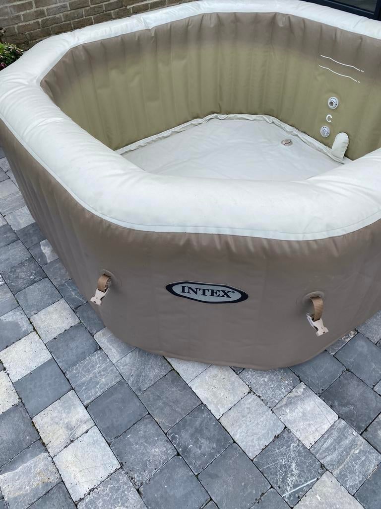 Intex Jacuzzi Pure Spa 4 personen met toebehoren, Tuin en Terras, Bubbelbaden en Hottubs, Zo goed als nieuw, Pomp, Ophalen