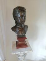 Antiek apart brons beeld,op marmeren sokkel,, Antiek en Kunst, Ophalen, Brons