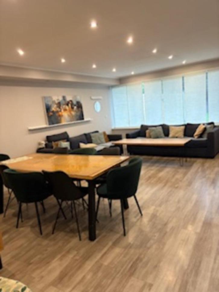 Maison Très Grande  à Louer, Immo, Huizen te huur, Brussel, Twee onder één kap, Direct bij eigenaar, D