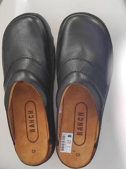 Nouvelles chaussons en cuir pour hommes taille 43 > bonne af, Vêtements | Hommes, Chaussures, Neuf, Pantoufles, Noir, Enlèvement ou Envoi