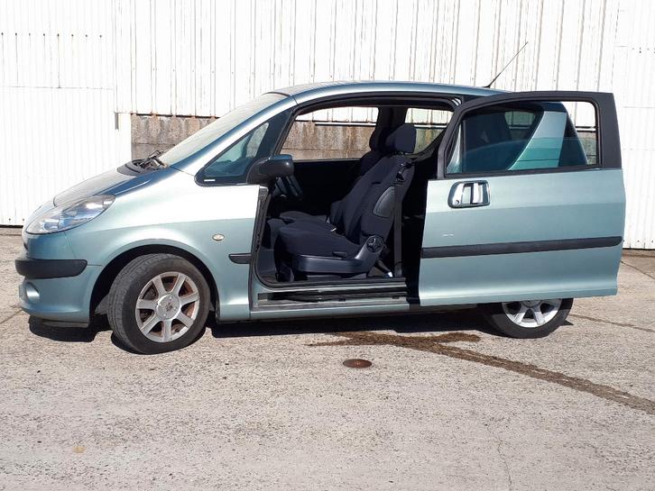 Peugeot 1007 1.4 essence Bj 2005 136000km Climatisation, Autos, Peugeot, Entreprise, Achat, Airbags, Alarme, Radio, Essence, Coupé