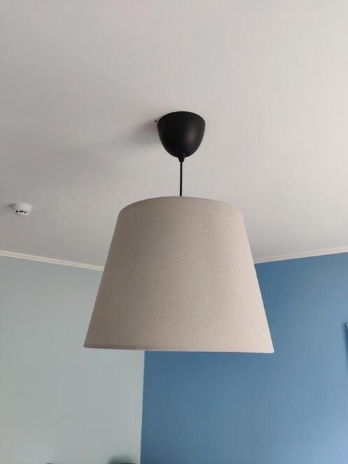 Lichtgrijze hanglamp in goede staat, Maison & Meubles, Lampes | Suspensions, Comme neuf, Tissus, Enlèvement