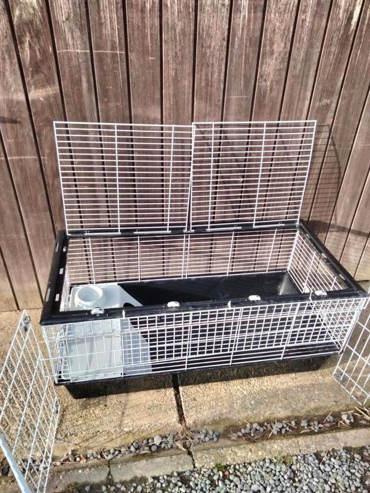 Clapier à lapins + bec verseur presque neuf ! !, Animaux & Accessoires, Oiseaux | Cages & Volières, Comme neuf, Enlèvement