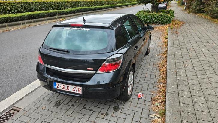 Opel astra benzine benzine 1.6 (2012), Auto's, Opel, Particulier, Benzine, 5 deurs, Handgeschakeld, Zwart, Zwart