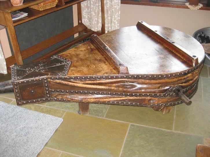 vend très beau soufflet de forge en cuir et chêne, Antiek en Kunst, Antiek | Meubels | Tafels, Ophalen