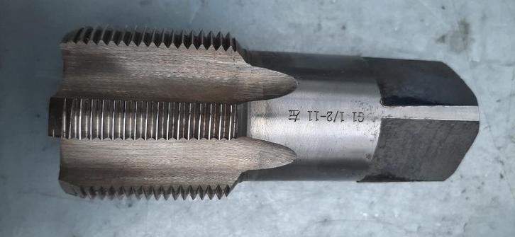 2 tappen van 1-1/2" met linkse en rechtse parallelle draad, Doe-het-zelf en Bouw, Gereedschap | Handgereedschap, Zo goed als nieuw