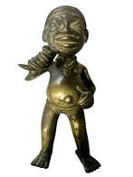 Benin bronze statue, a royal dwarf / H 20 cm, Antiquités & Art, Envoi