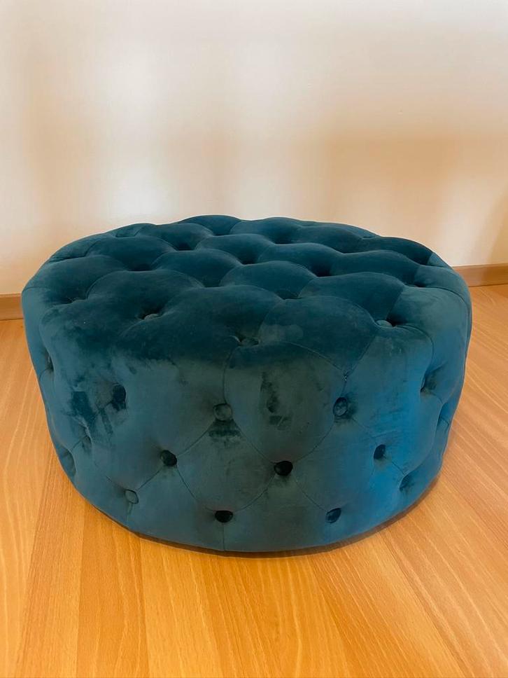 Prachtige poef van Made, Huis en Inrichting, Zetels | Voetbanken en poefs, Zo goed als nieuw, 50 tot 75 cm, Rond, Stof, Ophalen