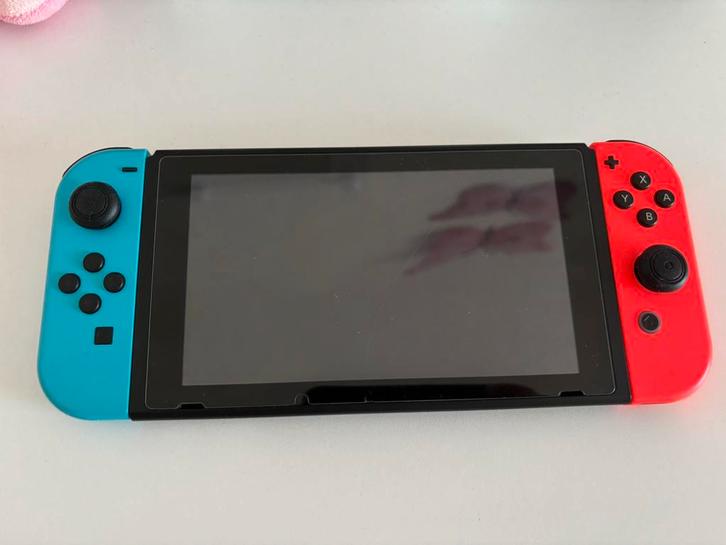 Nintendo switch met 4 games, Consoles de jeu & Jeux vidéo, Consoles de jeu | Nintendo Switch, Utilisé, Switch 2019 Upgrade, Avec jeux