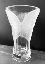 Vaas Christal d’Arques met vlindermotief, Antiek en Kunst, Ophalen