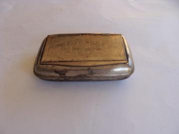 ancienne boite à tabac en fer  beschikbaar voor biedingen