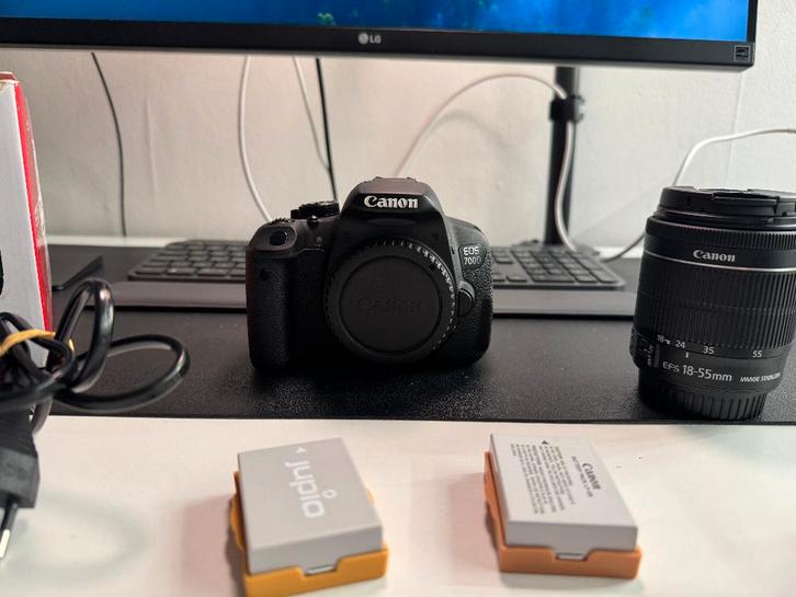 Canon 700D + 18-50mm f/3.5-5.6 AF OIS lens + Accessoires, TV, Hi-fi & Vidéo, Appareils photo numériques, Comme neuf, Reflex miroir