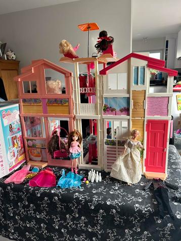 Barbie speelhuis met heel wat extras beschikbaar voor biedingen