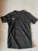 Zwart Dri Fit truitje Nike maat 128-137, Jongen of Meisje, Ophalen of Verzenden, Zo goed als nieuw, Shirt of Longsleeve