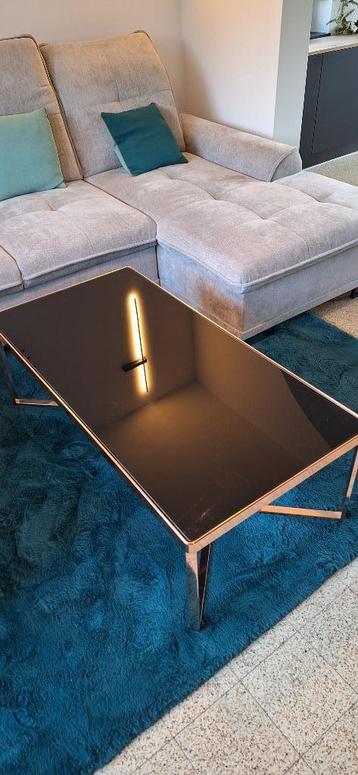Table de salon noire et cuivrée beschikbaar voor biedingen