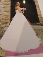 La tiara : geborduud ,satijn  kant .korset  en lange.sluijer, Kleding | Dames, Trouwkleding en Trouwaccessoires, Ophalen of Verzenden