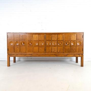 Vintage brutalist dressoir beschikbaar voor biedingen