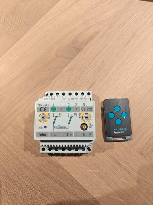 Niko Modulaire 2-kanaals RF-ontvanger en afstandsbediening 0, Doe-het-zelf en Bouw, Elektriciteit en Kabels, Zo goed als nieuw