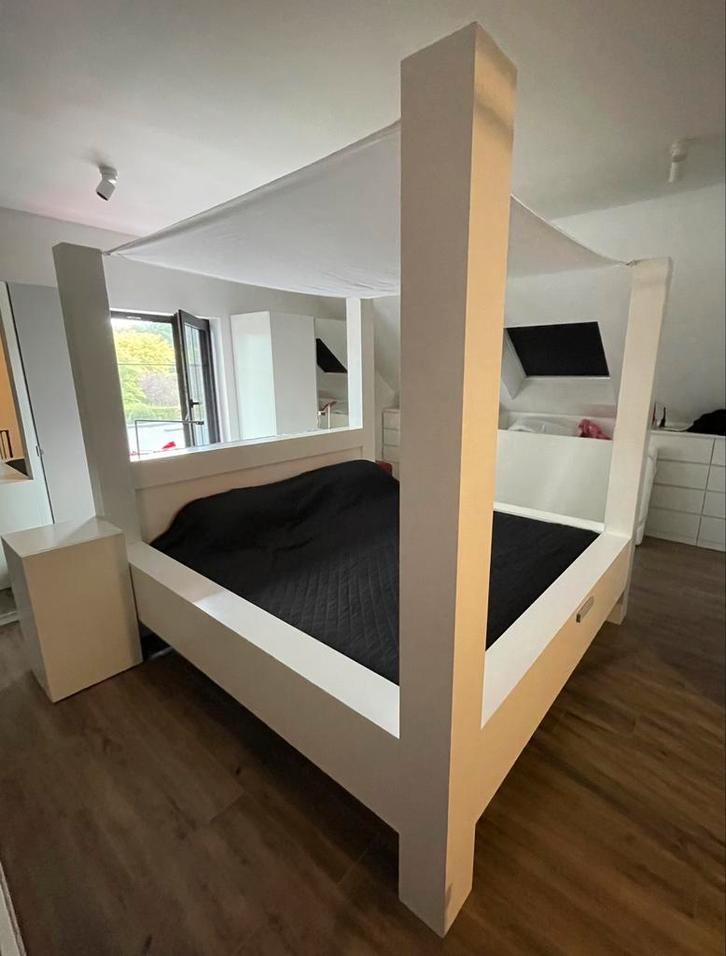 Complete slaapkamer Goossens hemelbed, 2 nachtkastjes en …, Huis en Inrichting, Slaapkamer | Complete slaapkamers, Gebruikt, Tweepersoons