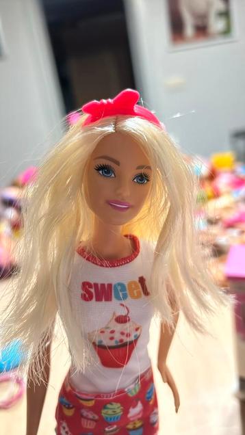 Barbie met oventje disponible aux enchères