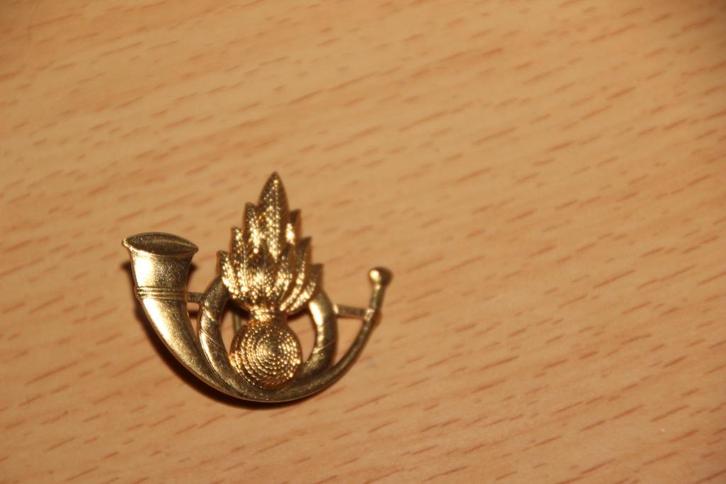 ABL Kenteken „Carabinier-Grenadier Regiment” (goud), Verzamelen, Militaria | Algemeen, Landmacht, Embleem of Badge, Verzenden