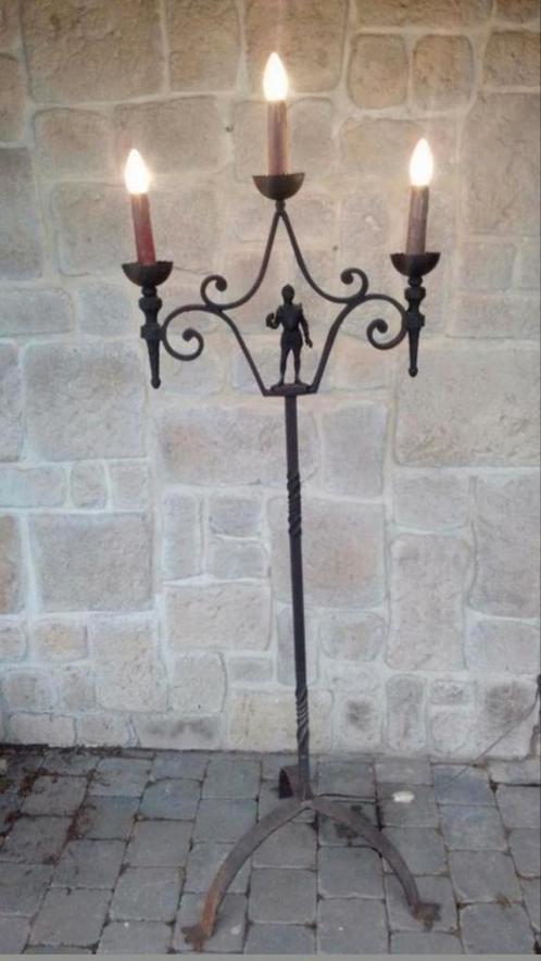 Lampadaire fonte chevalier médiéval, Maison & Meubles, Lampes | Lampadaires, Utilisé, 150 à 200 cm, Métal, Enlèvement