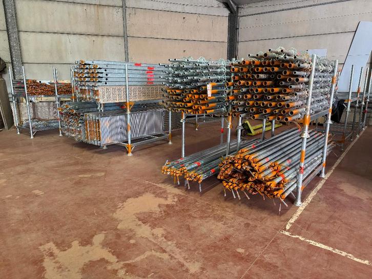 stelling te huur, Doe-het-zelf en Bouw, Steigers, Zo goed als nieuw, Daksteiger, 5 meter of hoger, Ophalen