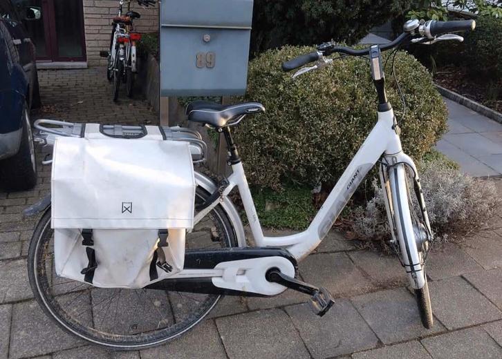 Electrische Fiets, Fietsen en Brommers, Elektrische fietsen, Gebruikt, Giant, 30 tot 50 km per accu, Ophalen