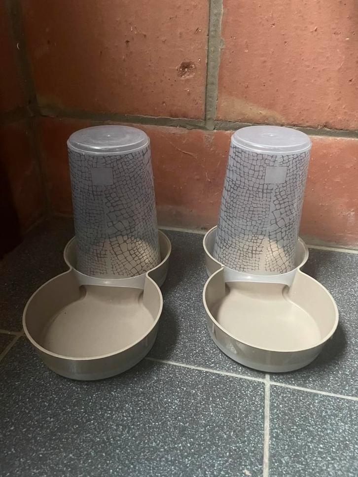 2 séparateurs eau/nourriture, Animaux & Accessoires, Autres accessoires pour animaux, Comme neuf, Enlèvement ou Envoi