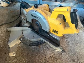 Dewalt verstekzaag beschikbaar voor biedingen