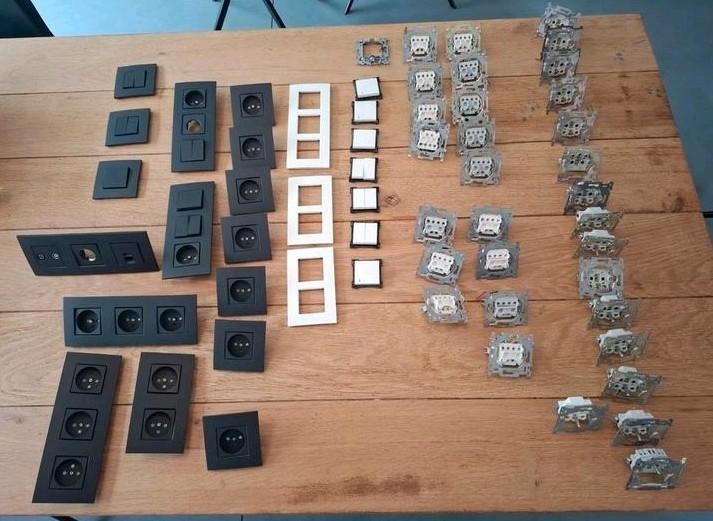 Niko set stopcontacten en schakelaars zwart/wit, Doe-het-zelf en Bouw, Elektriciteit en Kabels, Zo goed als nieuw, Schakelaar